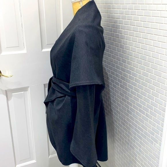 G.E.T. Charcoal grey wrap jacket.Rayon/Nylon. Satin lined. Pockets. Size Medium. - Picture 2 of 5